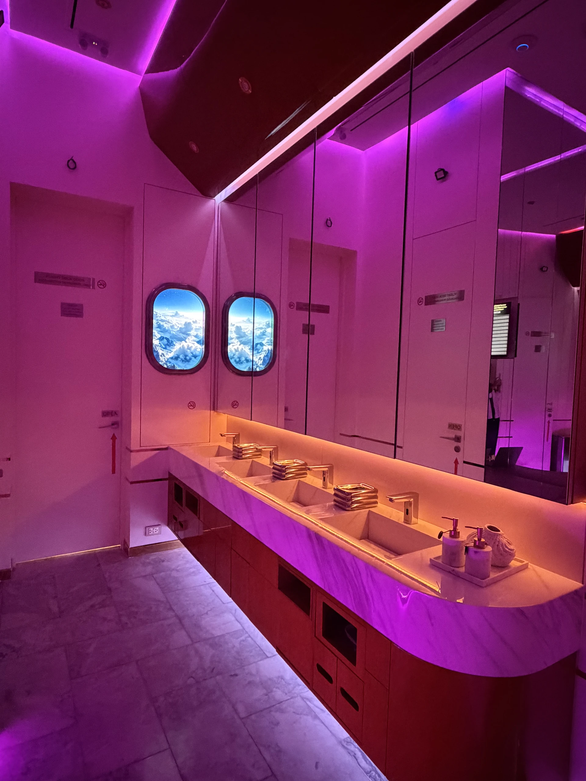 CLC Restaurant — Интерьер — 09