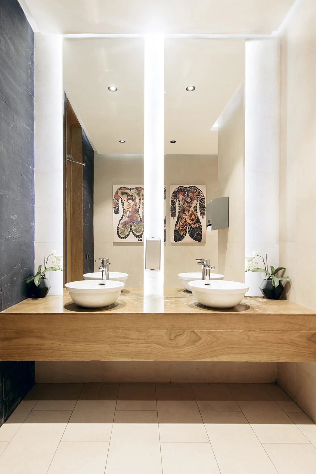 Yakitoriya — Washrooms & kintsugi — project view 11